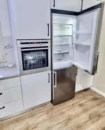 Avi - Daily Rent Tirana